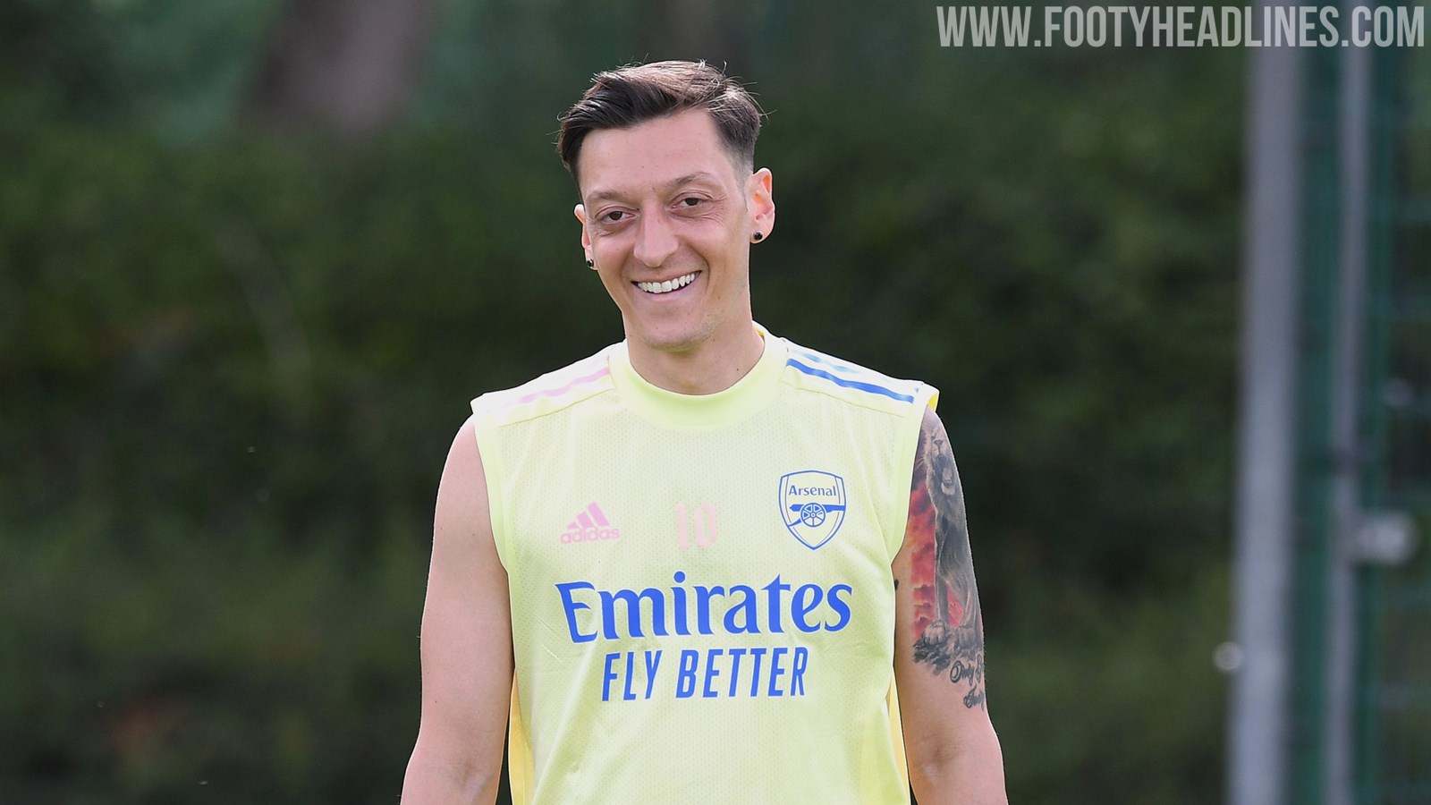 Arsenal training 2024 jersey yellow tint